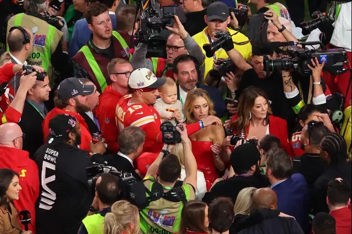 פטריק מהומס לאחר הזכייה בסופרבול