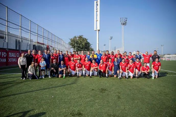 תמונה קבוצתית הפועל ת"א קבוצת השווים ונבחרת Deloitte