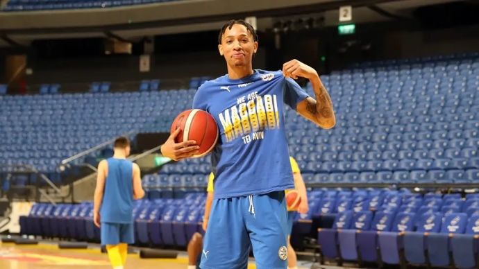 שחקן מכבי תל אביב ג'ו תומאסון