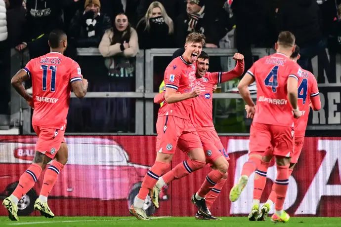 שחקני אודינזה חוגגים עם לאוטרו ג'יאנטי