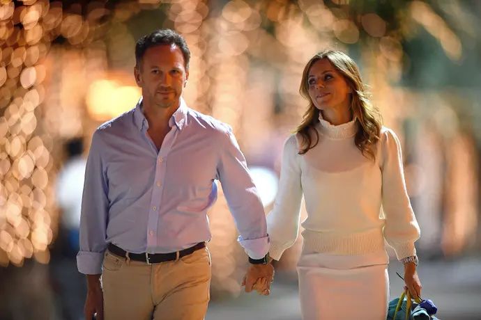 ג'רי האליוול, חברת הספייס גירלס לשעבר, לצד בן זוגה כריסטיאנן הורנר, מנהל רד בול פורמולה 1