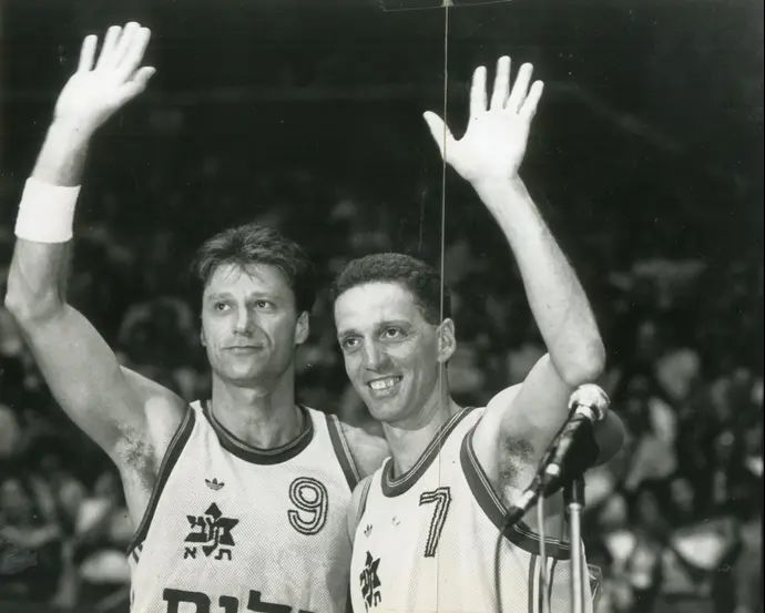 מיקי ברקוביץ' עם מוטי ארואסטי