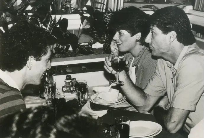 מיקי ברקוביץ' ואשתו שלי ברקוביץ' עם מוטי ארואסטי