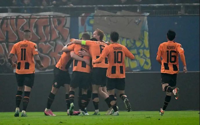 שחקני שחטאר דונייצק חוגגים