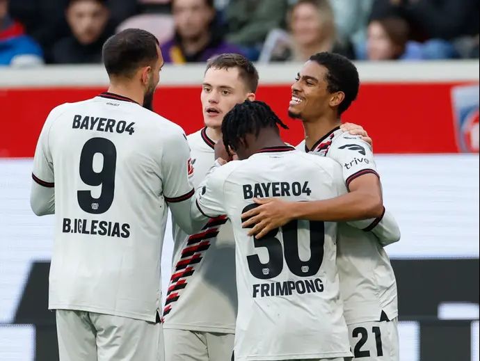 שחקני באיירן לברקוזן חוגגים