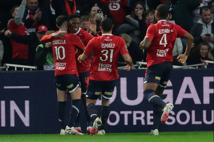 שחקני ליל חוגגים עם ג'ונתן דייויד