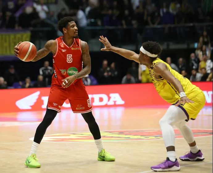 אקסבייר מנפורד, שחקן הפועל תל אביב מול הפועל חולון