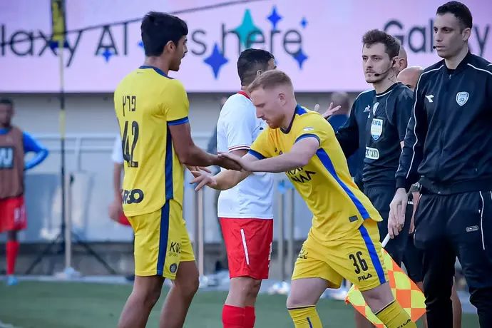 שחקן מכבי תל אביב עידו שחר, נכנס במקום דור פרץ