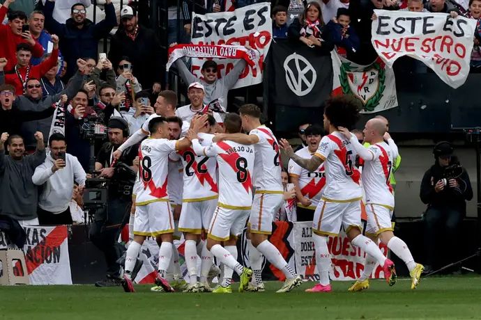 שחקני ראיו וייקאנו חוגגים