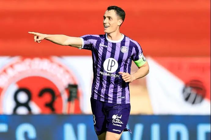 ונסן סיירו שחקן טולוז חוגג שער