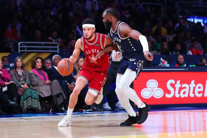 דווין בוקר מול ג'יילן בראון