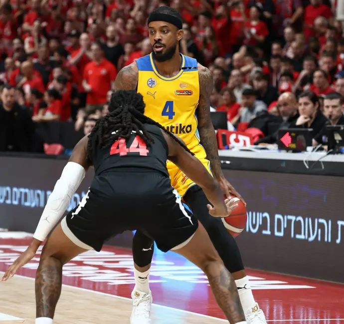 לורנזו בראון, שחקן מכבי תל אביב