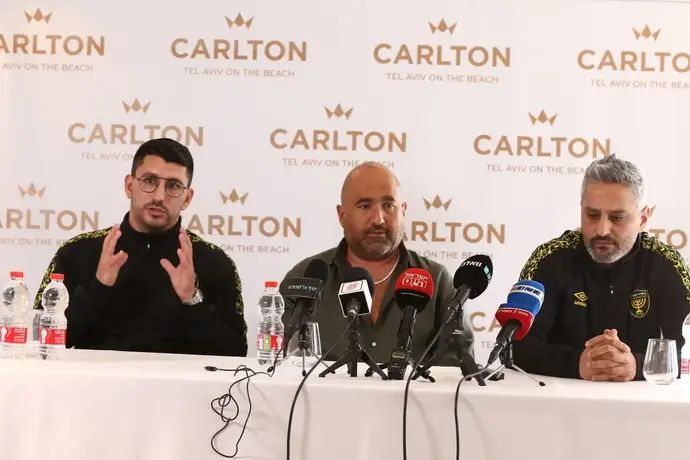 ברק יצחקי מוצג כמאמן החדש של בית"ר ירושלים עם ברק אברמוב, אלמוג כהן