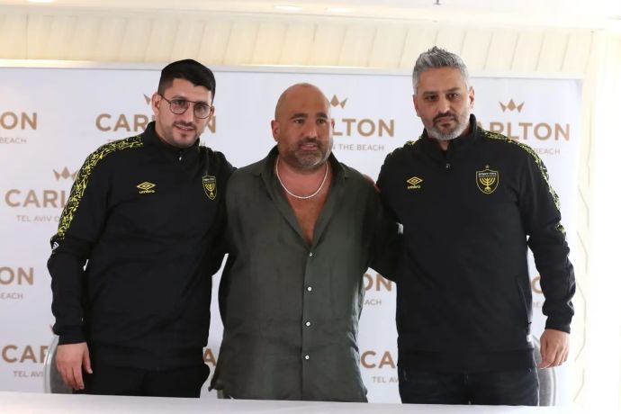 ברק יצחקי מוצג כמאמן החדש של בית"ר ירושלים עם ברק אברמוב, אלמוג כהן