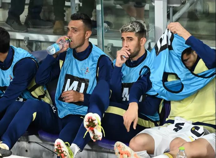 ערן זהבי עם יונתן כהן על הספסל של מכבי תל אביב