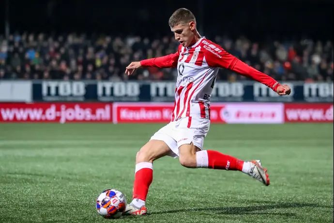 שחקן טופ אוס, יונתן מולדר