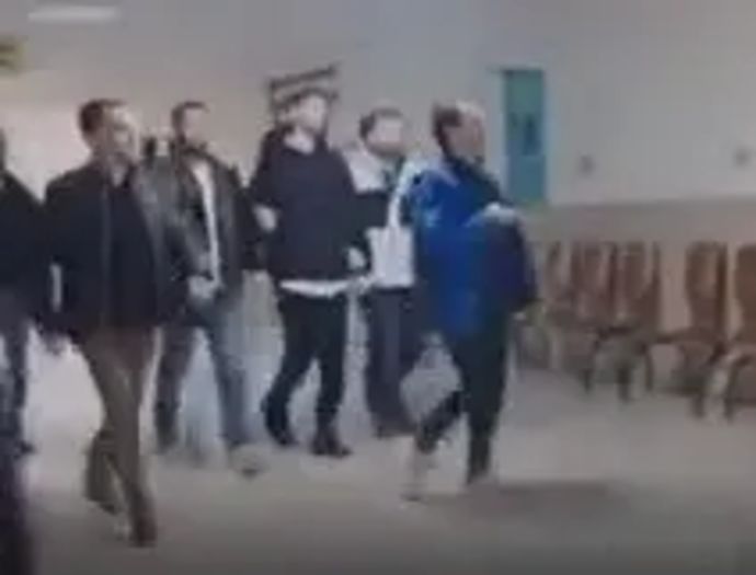 הכדורגלן שגיב יחזקאל מובא לבית המשפט בטורקיה