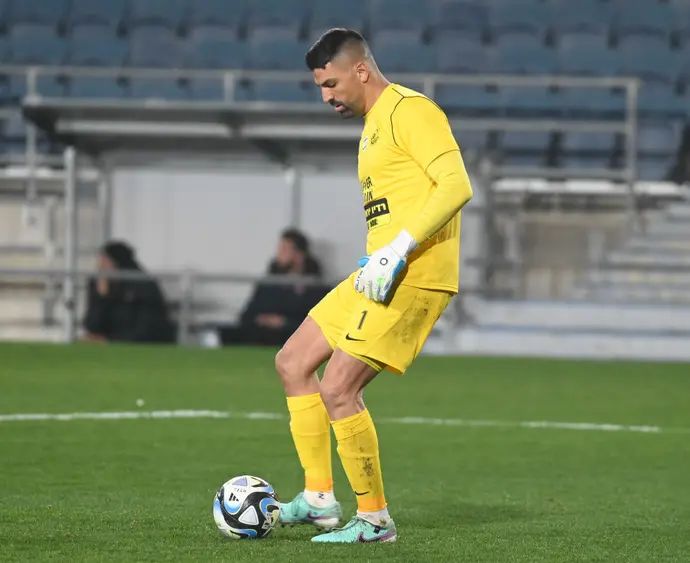 שוער מ.ס. אשדוד אריאל הרוש