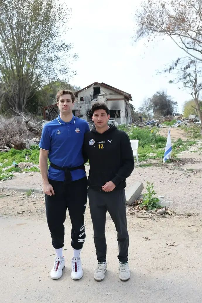 ווילי וורקמן בני הרצליה לצד ג'ון דיברתולומאו מכבי תל אביב