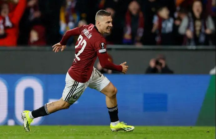 לוקאש הראסלין, שחקן ספרטה פראג חוגג