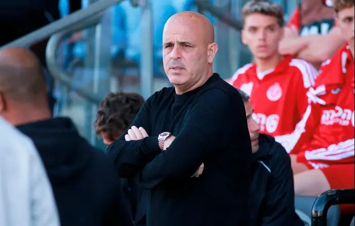 מאמן הפועל תל אביב יוסי אבוקסיס