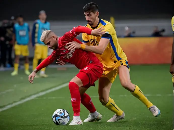 שחקן מכבי תל אביב עידן נחמיאס, מול שחקן הפועל באר שבע רותם חטואל