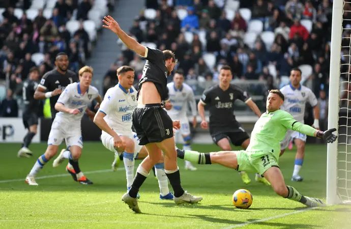 בלם יובנטוס דניאלה רוגאני כובש שער ניצחון