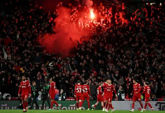 אוהדי ליברפול חוגגים