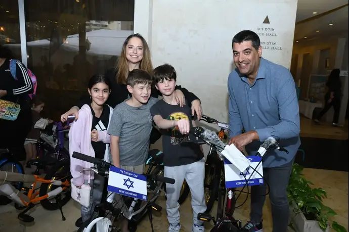 עמרי בריל, דפנה לנג וילדי מפלסים