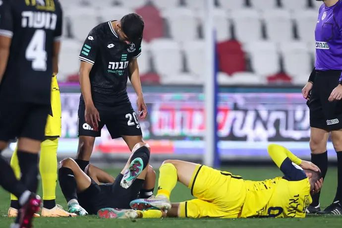 רם לוי הפועל פתח תקוה לצד שלומי אזולאי מכבי בני ריינה