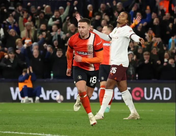 ג'ורדן קלארק, שחקן לוטון