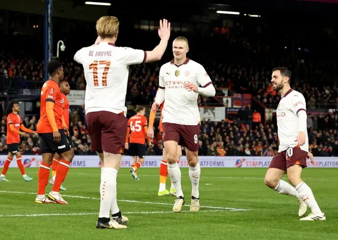 ארלינג הולאנד, מנצ'סטר סיטי, רץ להודות לקווין דה בראונה