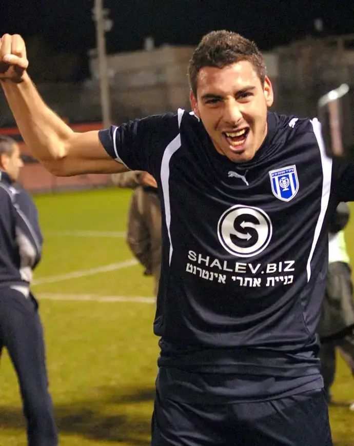 אדם מזרחי שחקן בית"ר שמשון תל אביב חוגג ניצחון על מכבי תל אביב