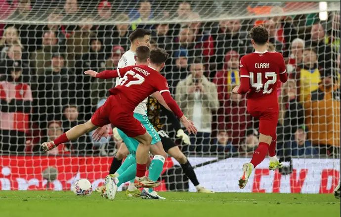 לואיס קומאס ליברפול