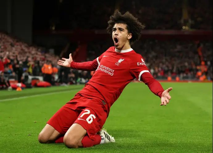 ג'יידן דאנס שחקן ליברפול חוגג שער