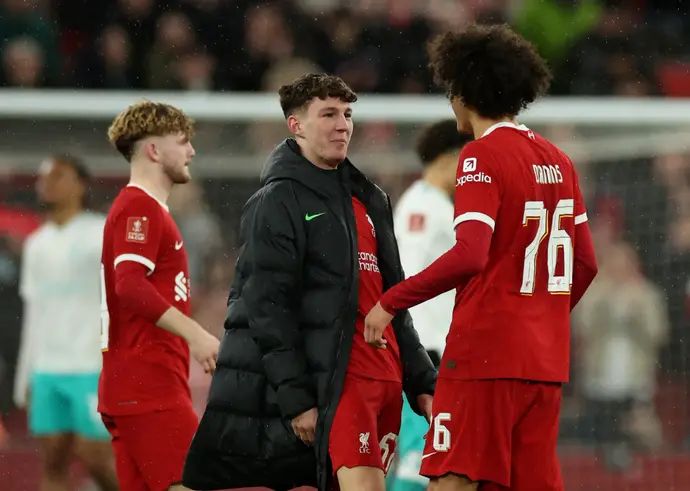 ג'יידן דאנס לצד לואיס קומאס ליברפול