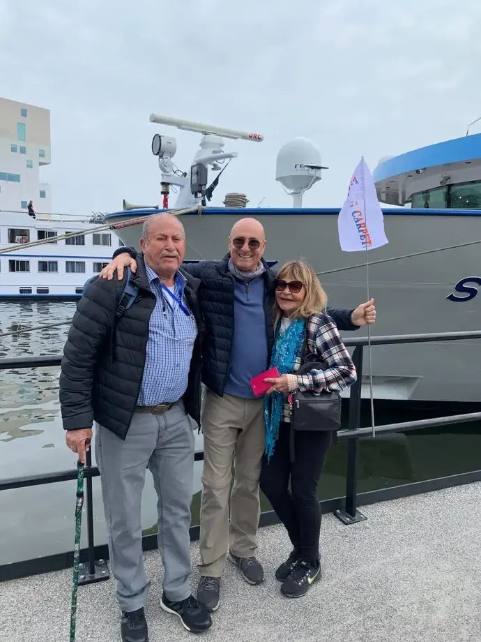 רונן רוקמן עם אביו ארנון ואימו ציפי