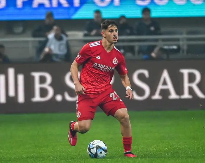 שחקן הפועל תל אביב רן בנימין