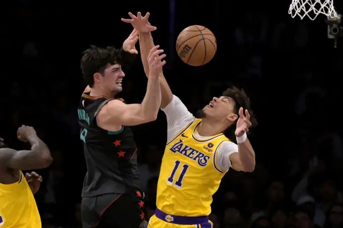 שחקן וושינגטון וויזארדס דני אבדיה מול שחקן לוס אנג'לס לייקרס ג'קסון הייז