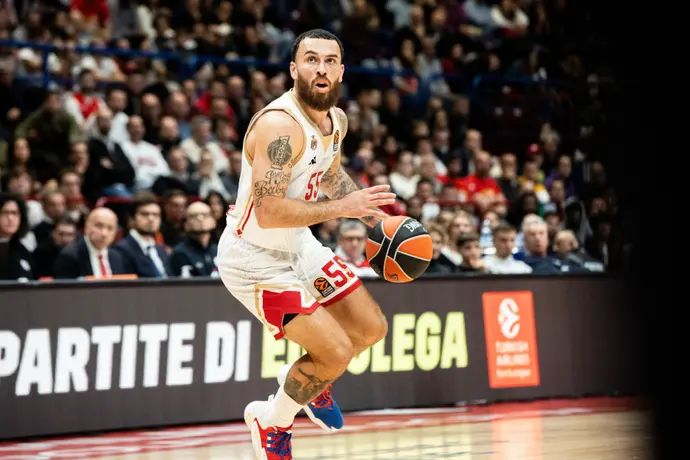 שחקן מונאקו מייק ג'יימס