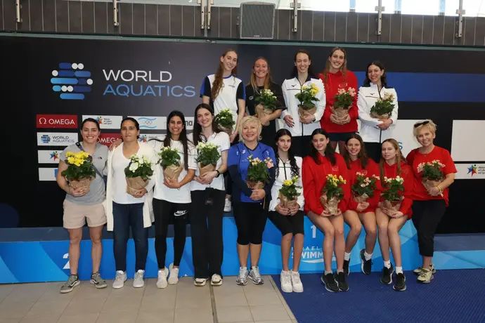 נבחרת השחייה האומנותית שחזרה מקטאר