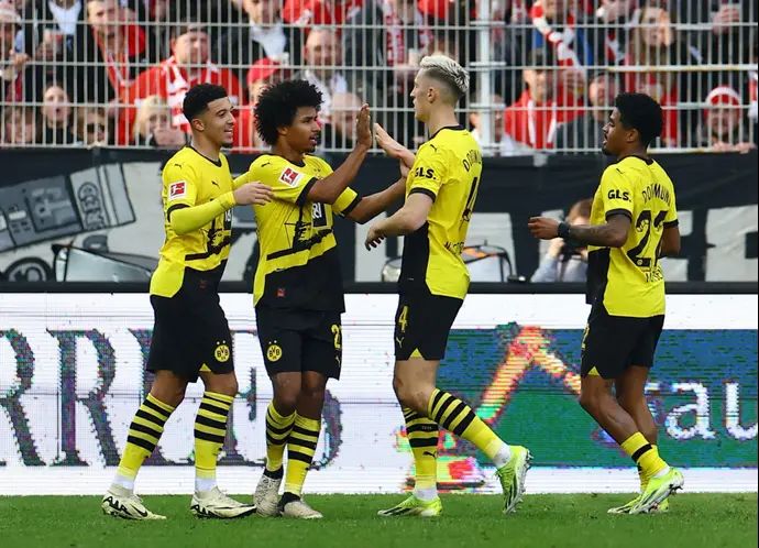 קארים אדיימי בורוסיה דורטמונד חוגג