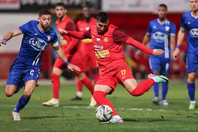 שחקן מ.ס. אשדוד, סתיו נחמני, מול שחקן בני סכנין, מארון גנטוס