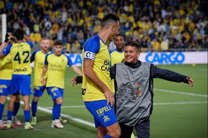 ערן זהבי חוגג עם בנו רוי מכבי תל אביב