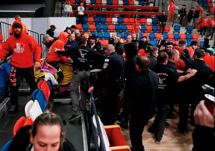 קטטה אוהדי הפועל תל אביב אוהדי הפועל חולון