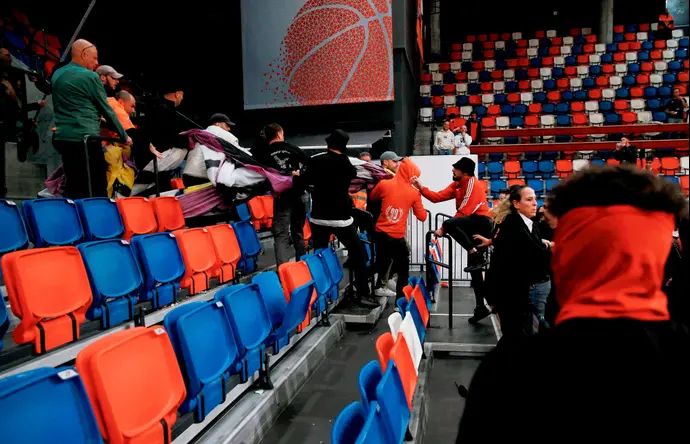 קטטה אוהדי הפועל תל אביב אוהדי הפועל חולון