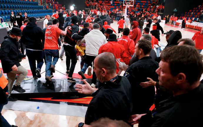 קטטה אוהדי הפועל תל אביב אוהדי הפועל חולון