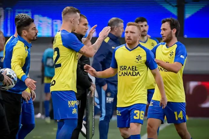 יוריס ואן אובריים, עידו שחר, עדן קארצב שחקני מכבי תל אביב