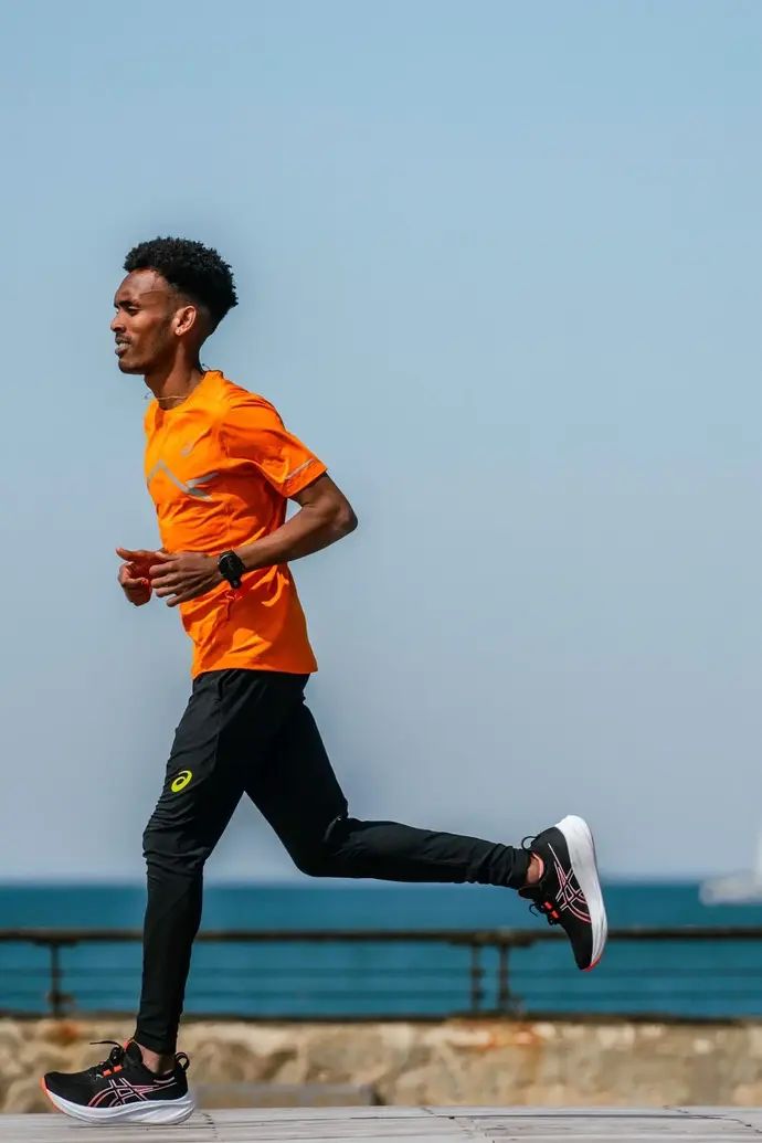 ASICS GEL-NIMBUS-26  מחיר 849 שקל