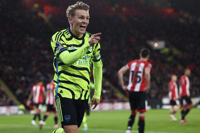 מרטין אודגור שחקן ארסנל חוגג שער